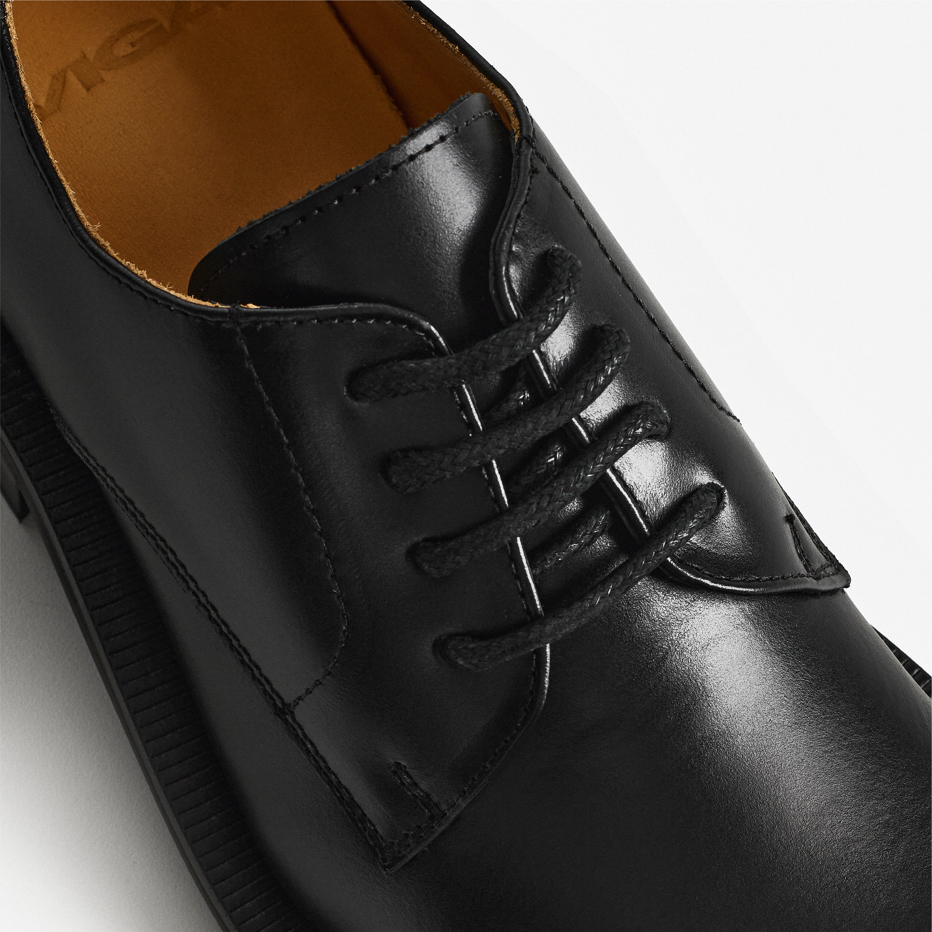 Derby Wide Toe Black