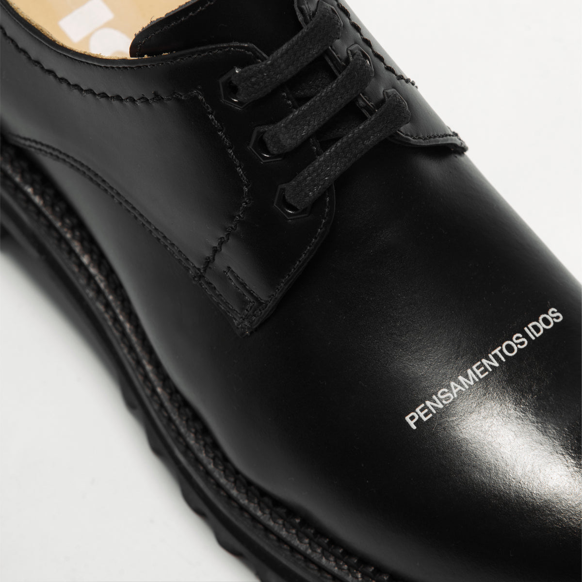 Derby Black "Pensamentos Idos"