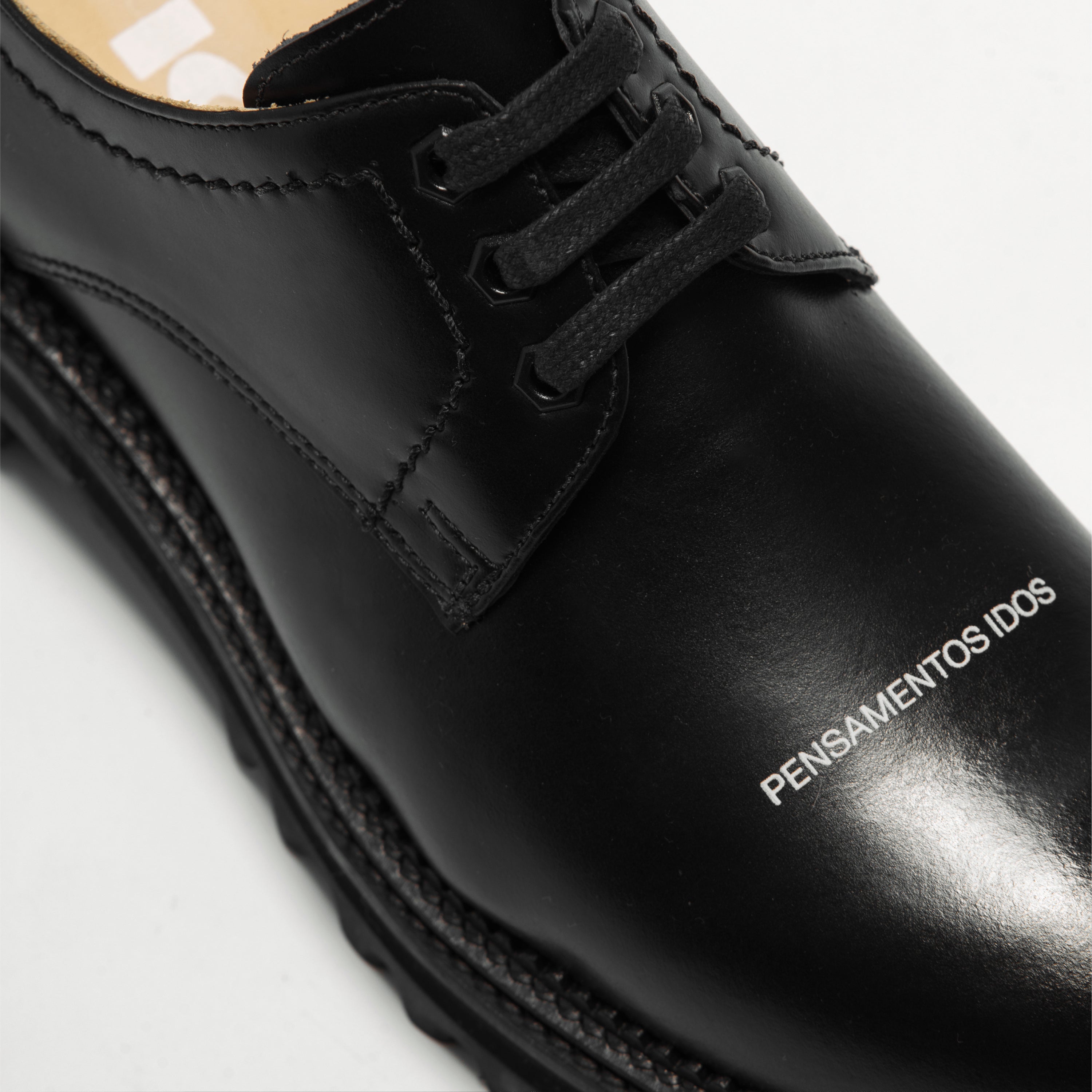 Derby Black "Pensamentos Idos"
