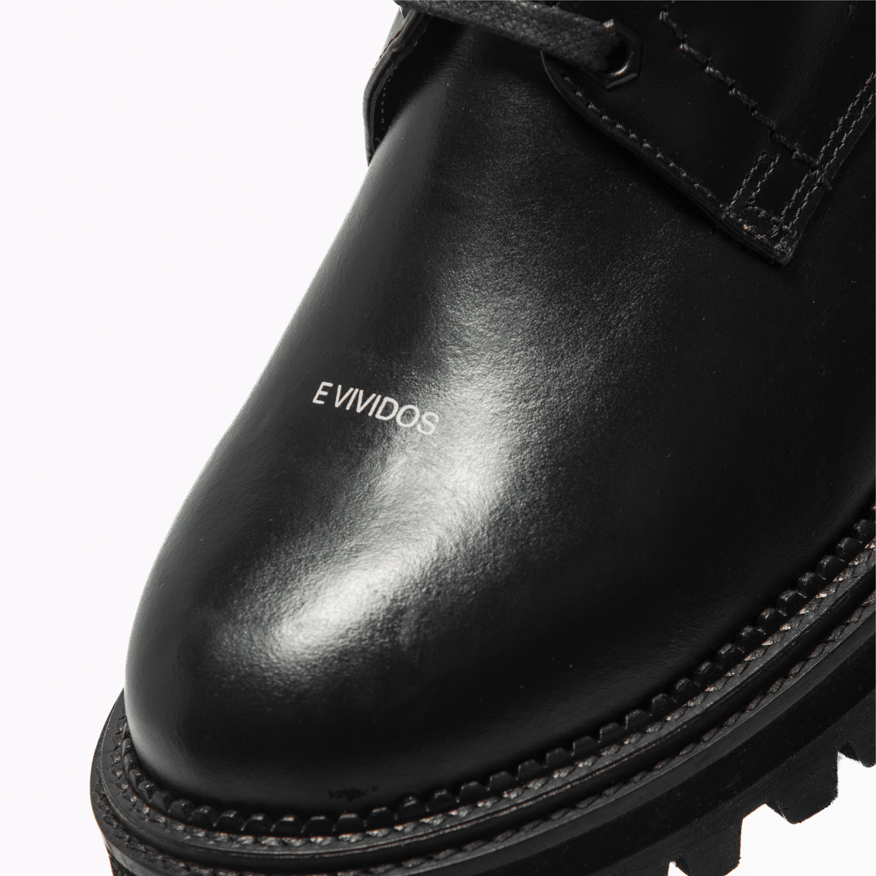 Derby Black "Pensamentos Idos"